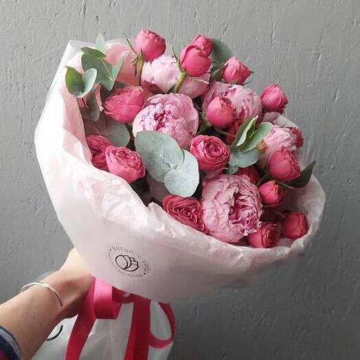 Peonies and bright roses