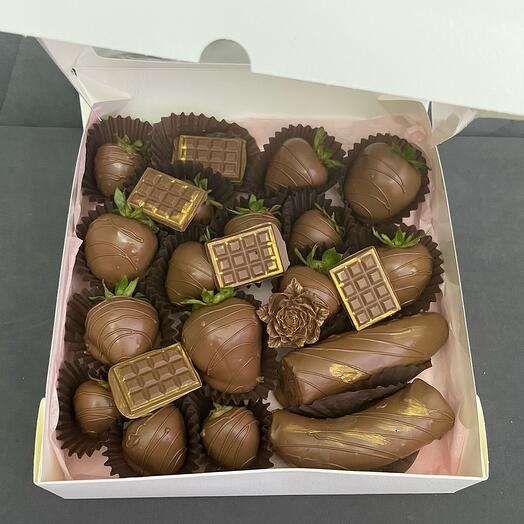 Клубника,банан в шоколаде
