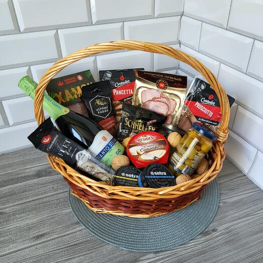 Корзина мужская с деликатесами