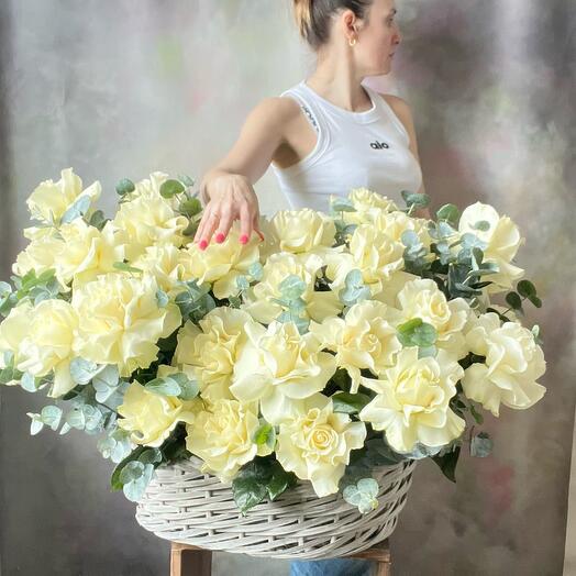 Wow огромная корзина я с французскими розами
