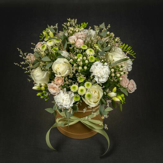 Цветочная коробка "Нежная свежесть"