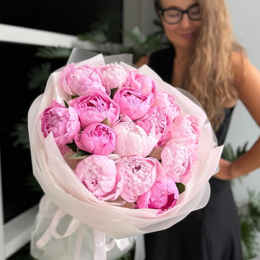 Моно букет из 15 пионов PEONY PINK