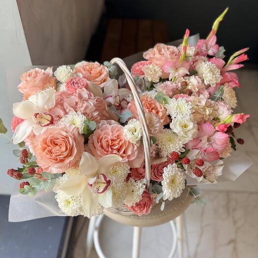Корзина с цветами «Peach   Pink Delight»