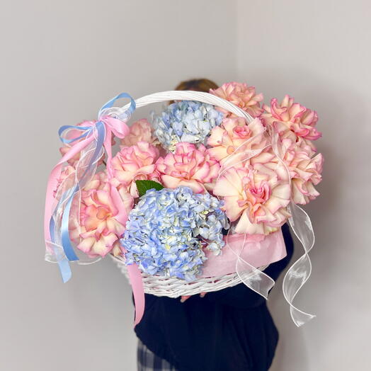 Корзина с цветами