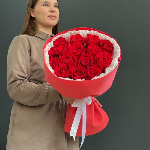 Розы красные 15 штук