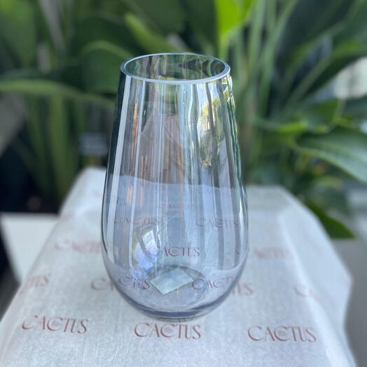 Ваза из тёмного стекла