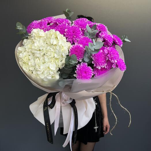 Букет «Яркий акцент» Гортензия и Хризантема кустовая