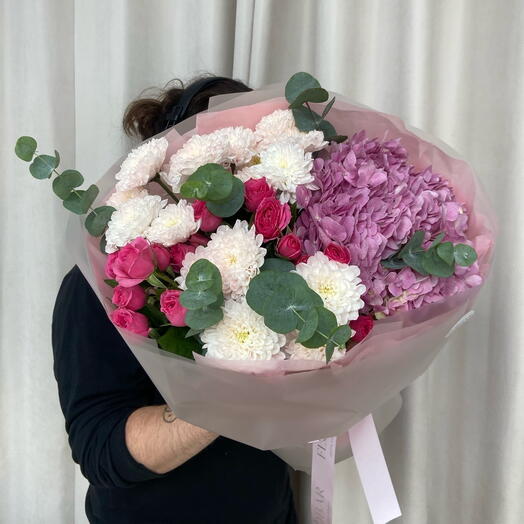 Букет с пышной гортензией