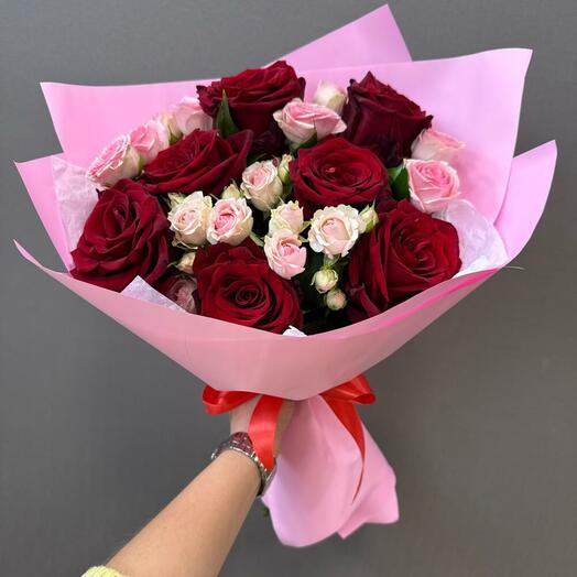 Букет цветов, букет красных роз  розовой упаковке Цветочный Город