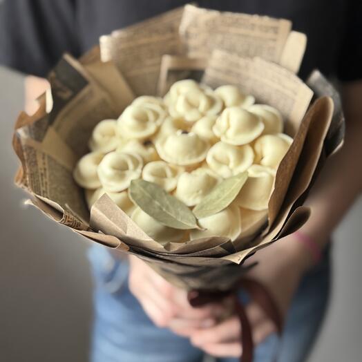 Букет из шоколадных 22 пельменей в «газете»