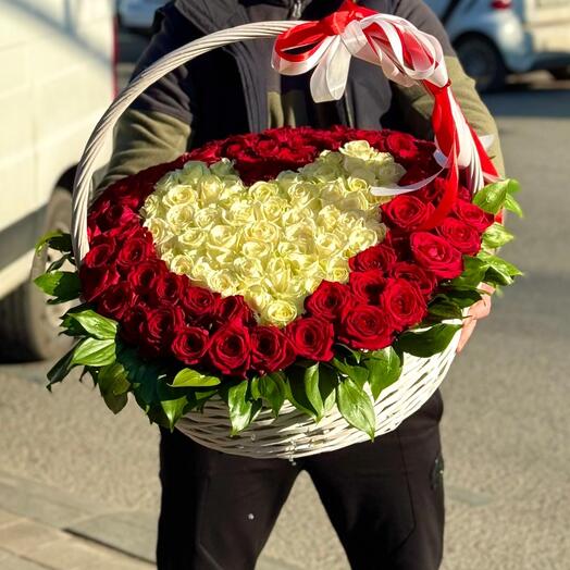 101 Роза в виде сердца в корзине