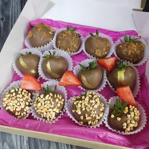 Клубника в молочном шоколаде Каприз