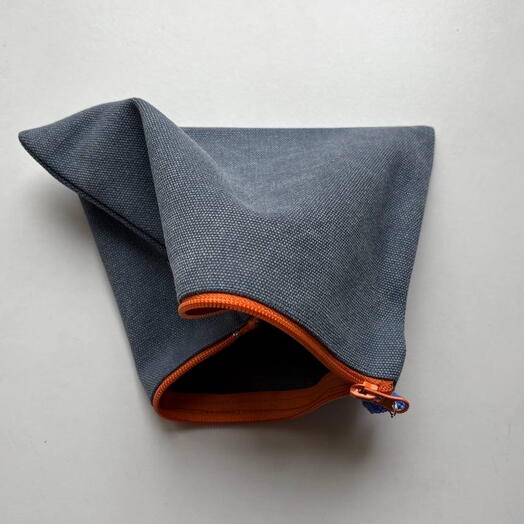 Косметичка в цвете джинсы