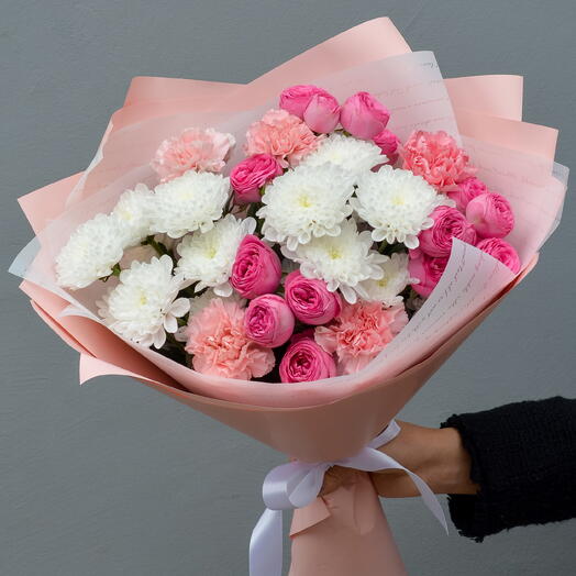 Нежный с пионовидными кустовыми розами