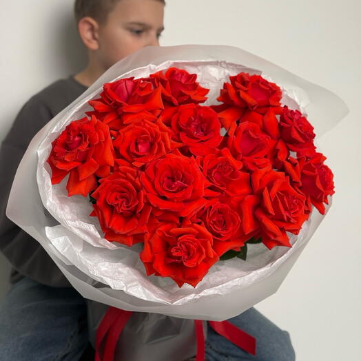 Букет алых французских роз