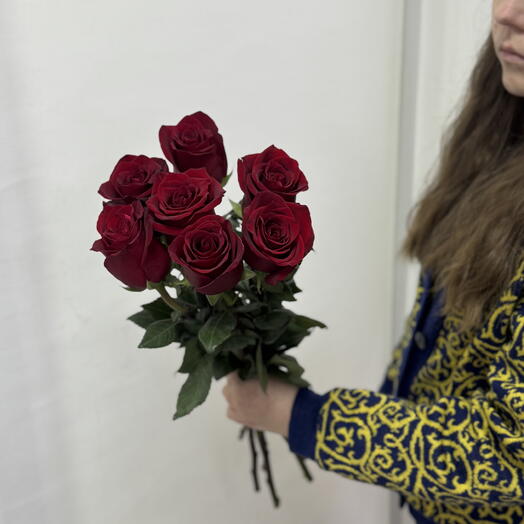 Букет из 7 красных роз под ленту