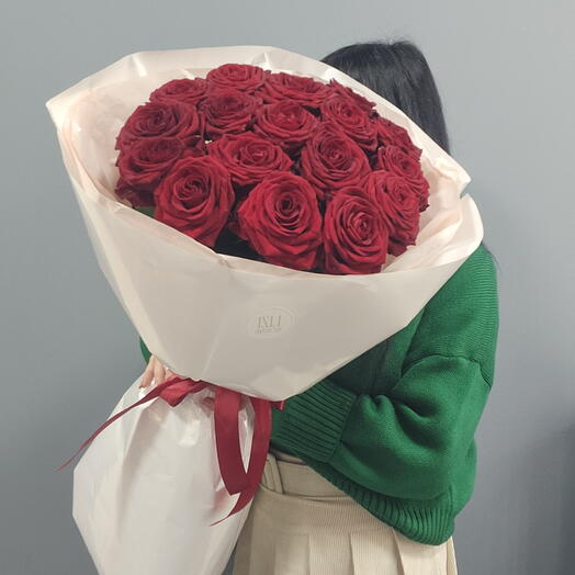 Алые розы