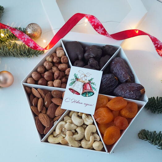 Ореховый набор подарочный с сухофруктами "Новогодний" , М