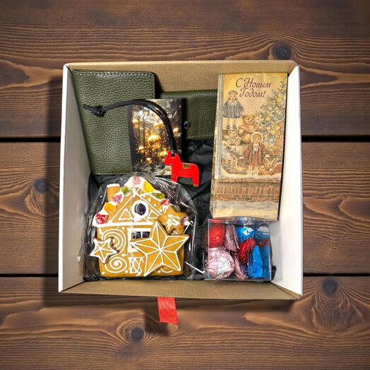 Новогодний подарок с ключницей. Подарок на Новый год другу, подруге, мужу, маме , коллеге, девушке, сыну,отцу