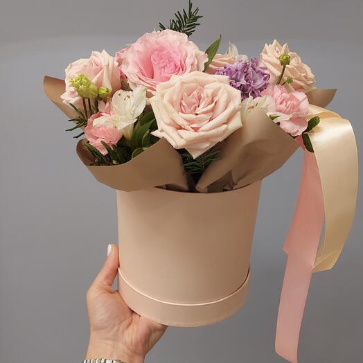 Композиция из роз, альстромерии, гиацинта