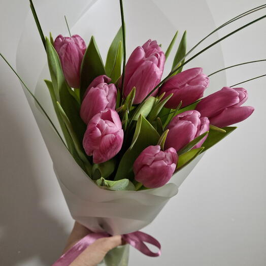 Букет с розовыми тюльпанами