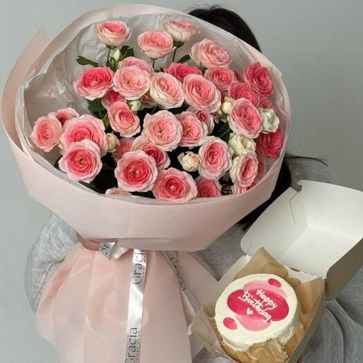 Букет кустовых роз Midnight + бенто торт
