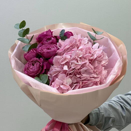 Beauty pink 🌸🦋🍭 из гортензии и кустовых спрей роз! =) больше живых Цветов и меньше обертки пустой