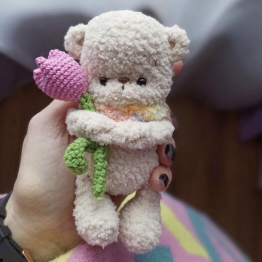 Мишка с цветком