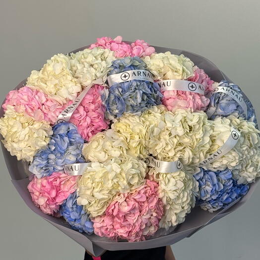 Большой букет из гортензий