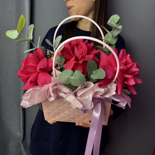 Ажурные розы в сумочке