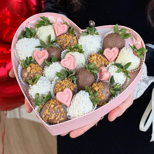 Набор «сердце» из клубники в шоколаде