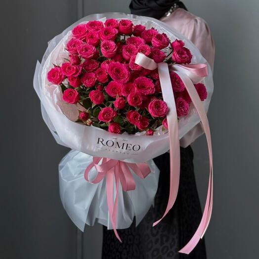 Нежный букет из кустовых роз