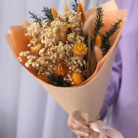 Букет из сухоцветов и стабилизированных цветов оранжевый на день рождения