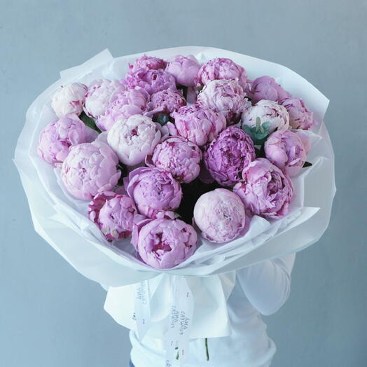 Моно букет из пионов М