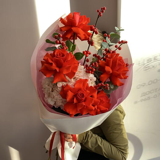 Одна нашей любви (Гортензия,французская Роза,Илекс,эвкалипт)