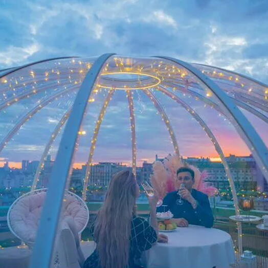 Свидание на крыше под куполом