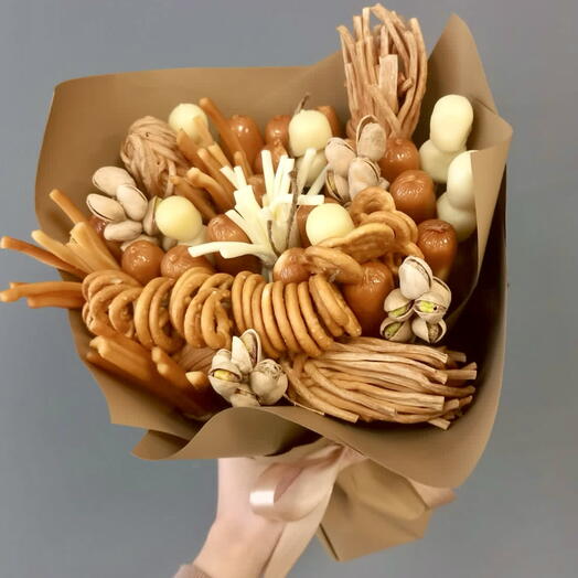 Букет с копчёным сыром и фисташками