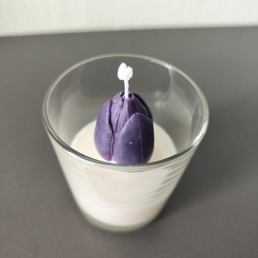 Ароматическая свеча "Тюльпан в стакане" фиолетовый