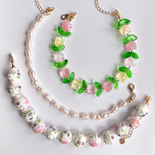 Сет весенних браслетов