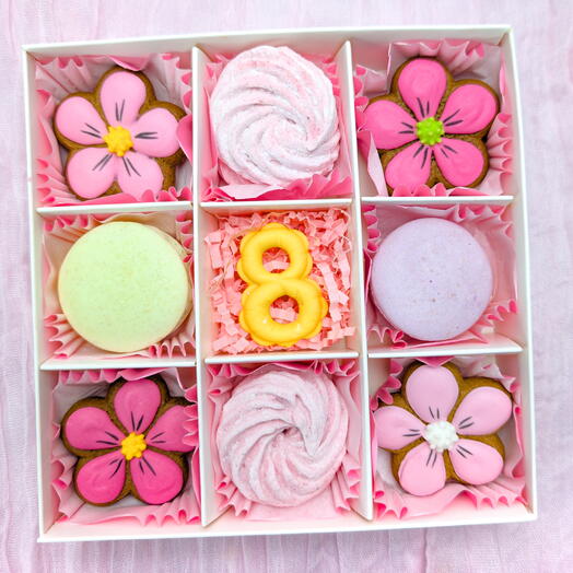 Подарочный набор зефира  имбирных пряников, макаронс «8 марта»