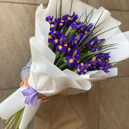 Букет из 21 ириса