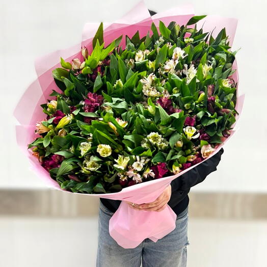 Букет из 41 альстромерии микс 💐 нежный яркий букет в розовой упаковке