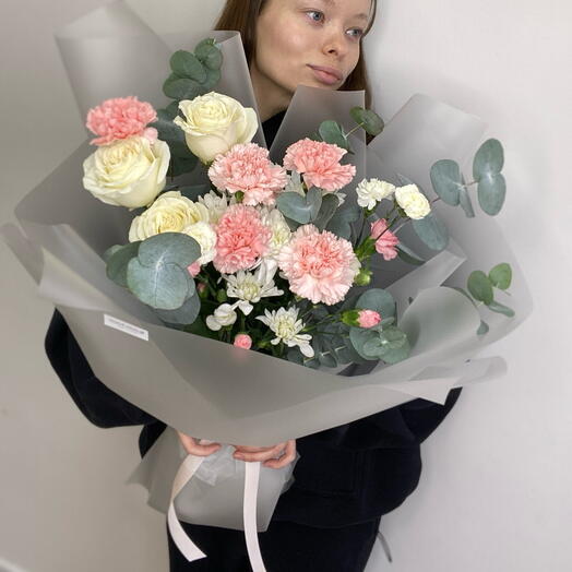 Раскидистый букет с белыми розами😍 Bloom room: большой выбор букетов в профиле магазина