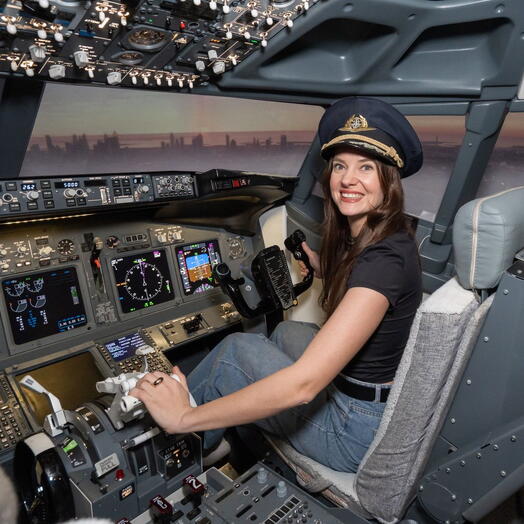 Подарочный сертификат «Полет на авиатренажере Airbus A320» (45 минут, От 1 до 2 чел.)