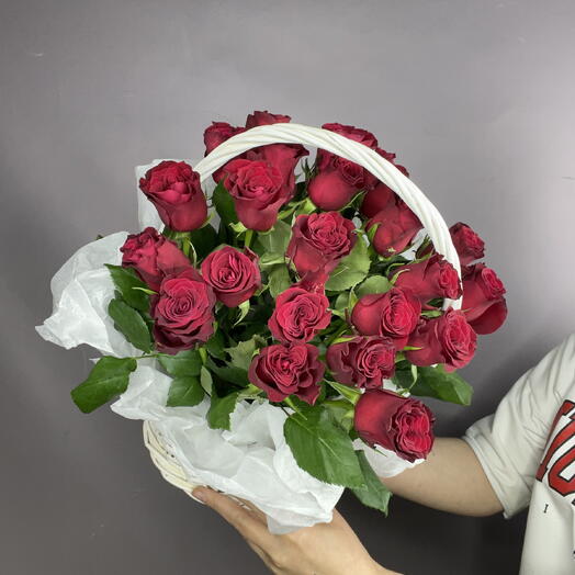 Корзина с 25 Красными розами