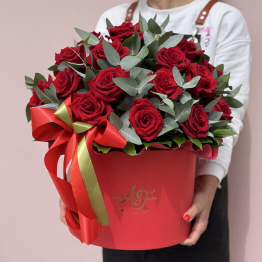 Композиция из 31 красной розы