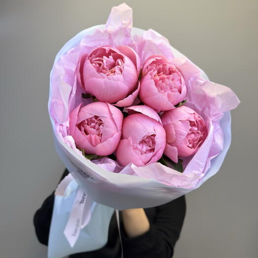 Моно букет ярко розовых пионов 💞