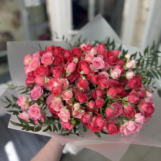 Букет из кустовых роз 🌹
