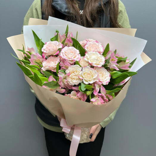 Букет «рефлекс» 🌸 из кустовых роз и альстромерии
