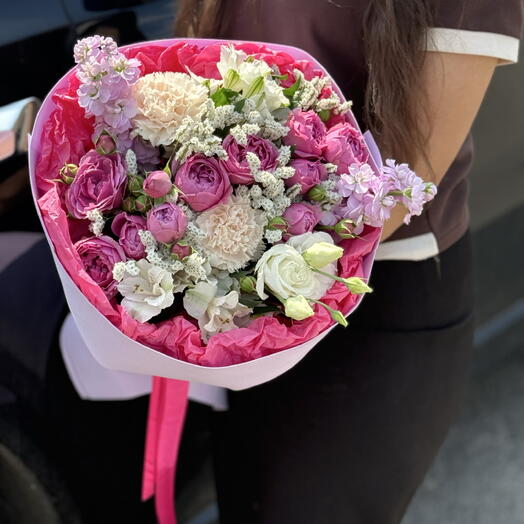 Букет из кустовых роз, диантусов, маттиол, эустом 💗